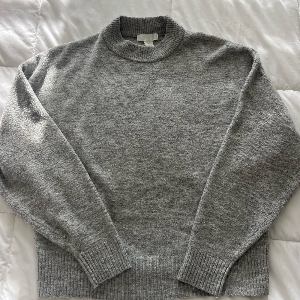H&M Gray Knit Crewneck Sweater with Long Sleeves